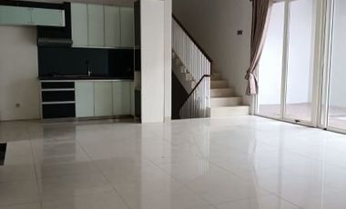 Rumah Bagus Dengan 4 KT Di Kebayoran Bintaro Sektor 7 - CW/IW 6404