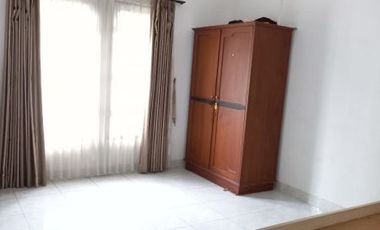 Rumah full furnished dalam perumahan di lokasi strategis dengan security 24 jam one gate di Soragan