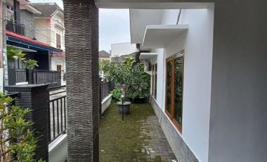 Rumah full furnished dalam perumahan di lokasi strategis dengan security 24 jam one gate di Soragan