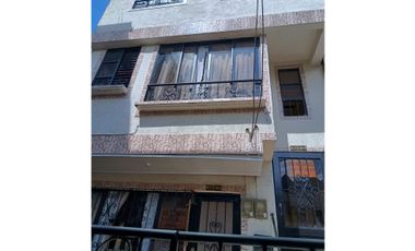 Casa con 5 apartamentos en  el barrio Otún zona Galán - Pereira