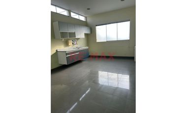 🏢✨Casa Corporativa En San Borja | 3 Pisos | Ubicación Estratégica 📍 Av. Géminis – Urb. Papa Juan Xxiii, San Borja