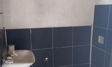 Casa y 3 deptos. a metros de  Colectora Acceso Oeste - Moreno