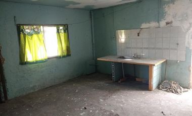 Casa y 3 deptos. a metros de  Colectora Acceso Oeste - Moreno