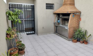 Casa duplex de 4 amb en venta en Villa Luzuriaga