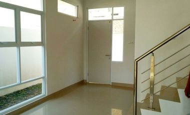Rumah Minimalis 2 Lantai Cimahi 15 menit RS Cibabat Gratis AJB, BBN SHM