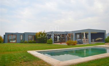 Casa en venta de 5 dorm. en Colina