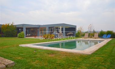 Casa en venta de 5 dorm. en Colina