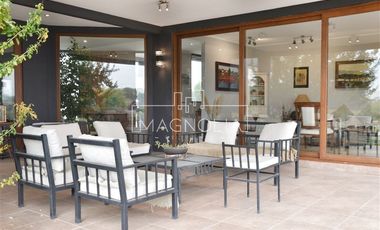 Casa en venta de 5 dorm. en Colina