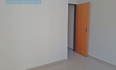 DEPARTAMENTO 2 Y1/2 AMBIENTES CON COCHERA Y PATIO. APTO CREDITO. SAN JUSTO.