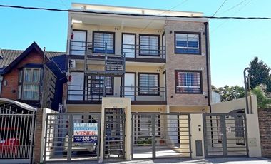 DEPARTAMENTO 2 Y1/2 AMBIENTES CON COCHERA Y PATIO. APTO CREDITO. SAN JUSTO.