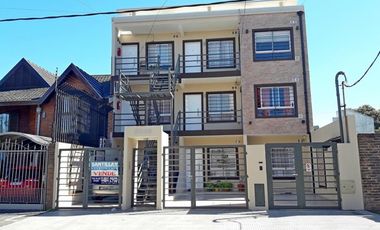 DEPARTAMENTO 2 Y1/2 AMBIENTES CON COCHERA Y PATIO. APTO CREDITO. SAN JUSTO.