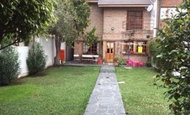 Casa de 4 ambientes sobre amplio lote, Quilmes