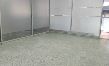 Excelente oportunidad local bien ubicado en el norte de la ciudad . En el centro comercial ! Centro Versalles ! area 25m2. Cod A10654