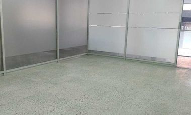 Excelente oportunidad local bien ubicado en el norte de la ciudad . En el centro comercial ! Centro Versalles ! area 25m2. Cod A10654