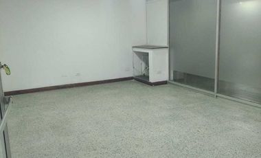 Excelente oportunidad local bien ubicado en el norte de la ciudad . En el centro comercial ! Centro Versalles ! area 25m2. Cod A10654