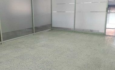 Excelente oportunidad local bien ubicado en el norte de la ciudad . En el centro comercial ! Centro Versalles ! area 25m2. Cod A10654