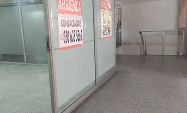 Excelente oportunidad local bien ubicado en el norte de la ciudad . En el centro comercial ! Centro Versalles ! area 25m2. Cod A10654