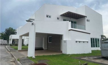 VENDO CASA DE DOS PISOS MODERNA EN DAVID