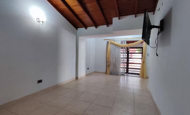 casa en venta en la parada. Cod V28556