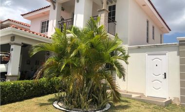SEA CONFIABLE VENDE CASA EN LA RESERVA DE VERSALLES