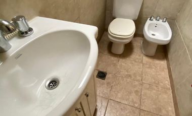 Propiedad de 3 o más AMBIENTES ubicada a 200 metros de la Avenida Hipólito Yrigoyen .