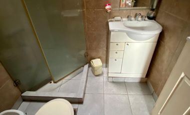 Propiedad de 3 o más AMBIENTES ubicada a 200 metros de la Avenida Hipólito Yrigoyen .