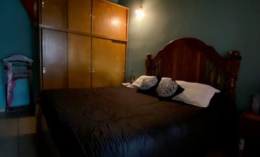 Propiedad de 3 o más AMBIENTES ubicada a 200 metros de la Avenida Hipólito Yrigoyen .