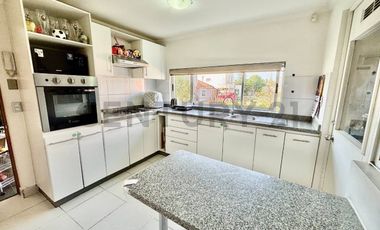SE VENDE HERMOSA CASA EN SANTA ELENADE CHICUREO DE 6 DORMITORIOS