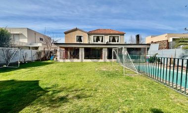 SE VENDE HERMOSA CASA EN SANTA ELENADE CHICUREO DE 6 DORMITORIOS