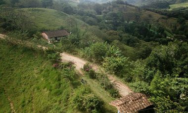 LOTE DE OPORTUNIDAD CERCA BARBOSA EN MEDIO DE LA DOBLE CALZADA NUEVA Y LA CARRETERA VIEJA A PORCE