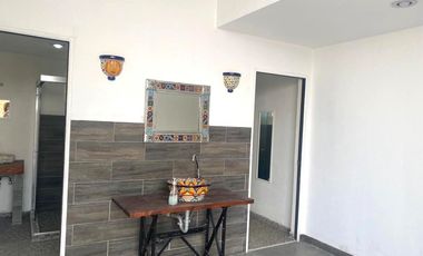 HERMOSA CASA DE CAMPO EN FRACCIONAMIENTO LOS NARDOS CARRETERA LEÓN-LAGOS DE MORENO.