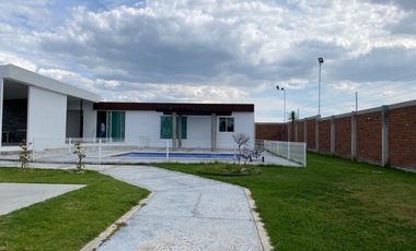 HERMOSA CASA DE CAMPO EN FRACCIONAMIENTO LOS NARDOS CARRETERA LEÓN-LAGOS DE MORENO.