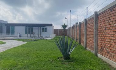 HERMOSA CASA DE CAMPO EN FRACCIONAMIENTO LOS NARDOS CARRETERA LEÓN-LAGOS DE MORENO.