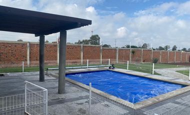 HERMOSA CASA DE CAMPO EN FRACCIONAMIENTO LOS NARDOS CARRETERA LEÓN-LAGOS DE MORENO.