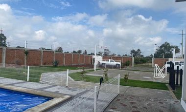 HERMOSA CASA DE CAMPO EN FRACCIONAMIENTO LOS NARDOS CARRETERA LEÓN-LAGOS DE MORENO.
