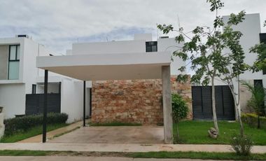 Casa en renta en privada residencial, Conkal, Yucatán