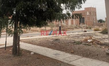 Terreno  De 130.5 M2 - Frente A Parque - Urbanizacion Villa La Planicie