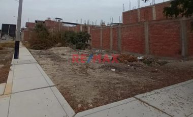 Terreno  De 130.5 M2 - Frente A Parque - Urbanizacion Villa La Planicie