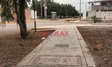 Terreno  De 130.5 M2 - Frente A Parque - Urbanizacion Villa La Planicie
