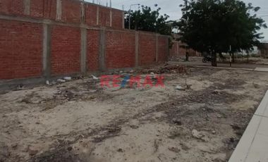 Terreno  De 130.5 M2 - Frente A Parque - Urbanizacion Villa La Planicie
