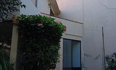 CASA EN VENTA EN TEQUISQUIAPAN CON ALBERCA
