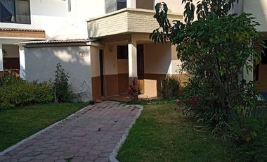 CASA EN VENTA EN TEQUISQUIAPAN CON ALBERCA