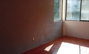 CASA EN VENTA EN TEQUISQUIAPAN CON ALBERCA