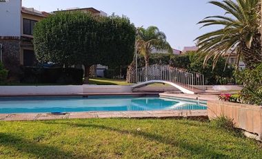 CASA EN VENTA EN TEQUISQUIAPAN CON ALBERCA