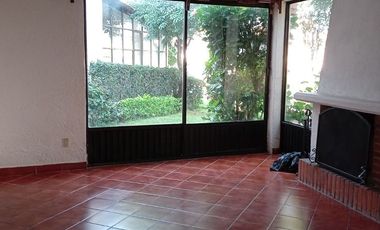 CASA EN VENTA EN TEQUISQUIAPAN CON ALBERCA