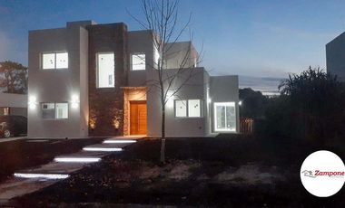 VENTA  CASA A ESTRENAR - 4 HAB - HARAS SANTA MARIA - B° EL MOLINO