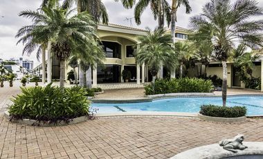 Alquilo departamento en Samborodon