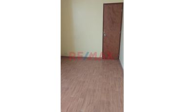 Oportunidad En Ate: Casa De 2 Pisos Con Azotea Y Proyección Para 5 Pisos