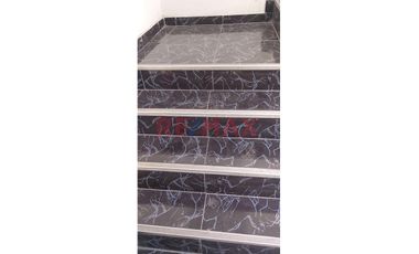 Oportunidad En Ate: Casa De 2 Pisos Con Azotea Y Proyección Para 5 Pisos