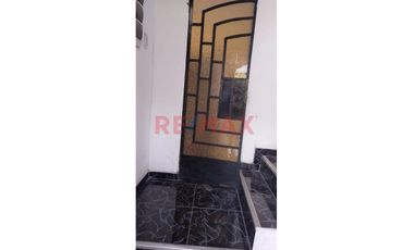 Oportunidad En Ate: Casa De 2 Pisos Con Azotea Y Proyección Para 5 Pisos